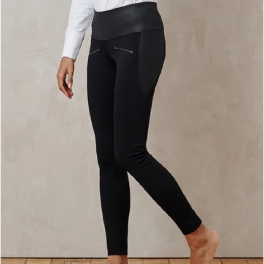 ADAY Throw and roll leggings size small